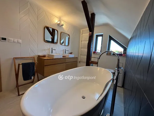 Eladó lakás Győr, Nádorváros 139 nm