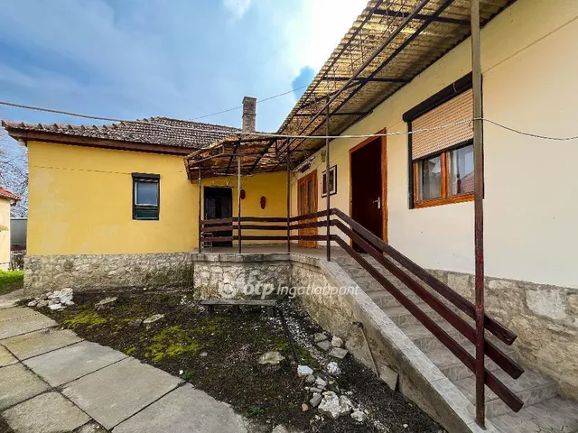 Eladó ház Pápateszér 133 nm
