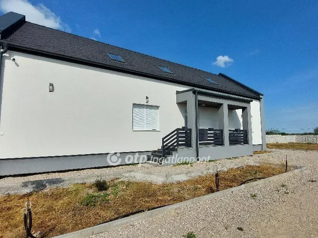 Eladó lakás Bana 147 nm