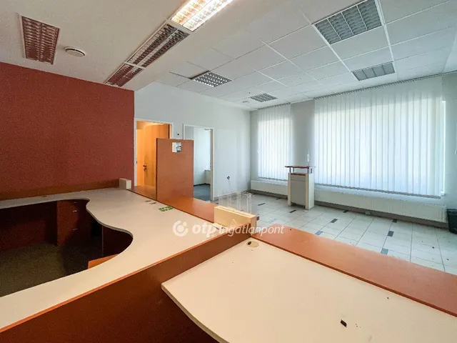 Eladó kereskedelmi és ipari ingatlan Győr, Győrszentiván 103 nm