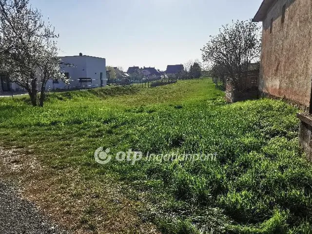Eladó telek Győrújfalu 1503 nm