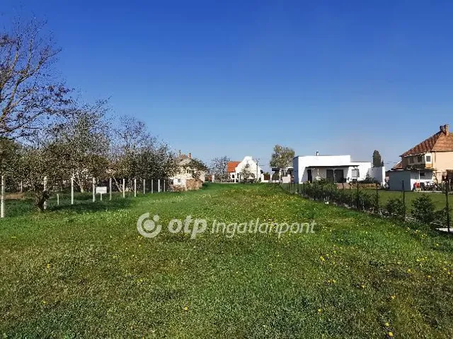 Eladó telek Győrújfalu 1503 nm
