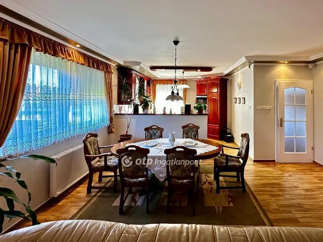 Eladó ház Kóny 251 nm