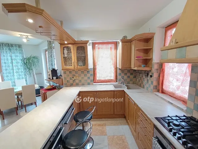 Eladó ház Hegyeshalom 262 nm