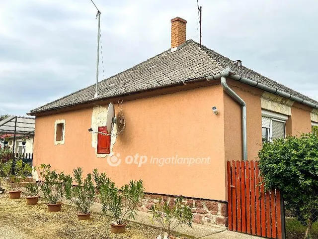 Eladó ház Tápszentmiklós 110 nm