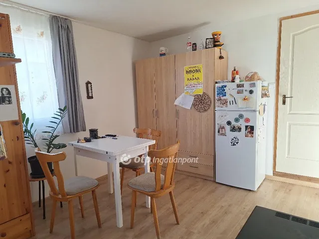 Eladó ház Lipót 32 nm