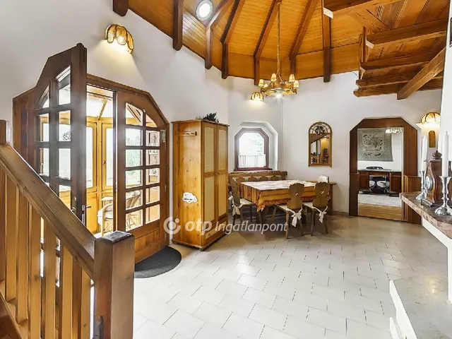 Eladó ház Tatabánya 280 nm