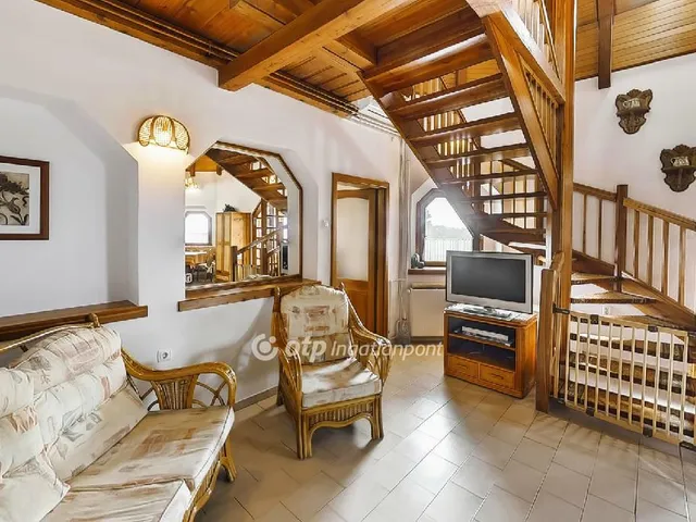 Eladó ház Tatabánya 280 nm