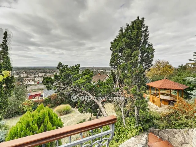 Eladó ház Tatabánya 280 nm