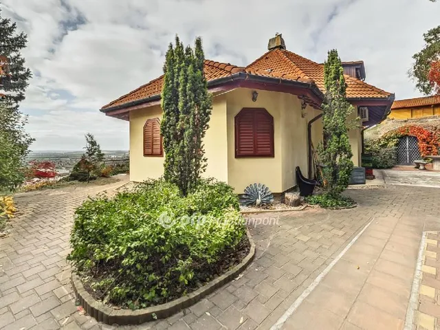 Eladó ház Tatabánya 280 nm