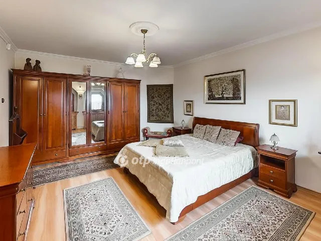 Eladó ház Tatabánya 280 nm