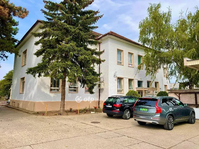 Eladó kereskedelmi és ipari ingatlan Mosonmagyaróvár 730 nm