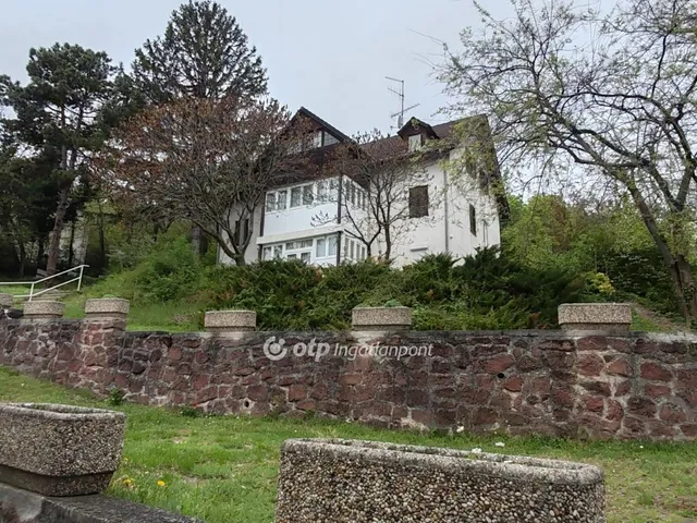 Eladó üdülő és hétvégi ház Balatonalmádi 368 nm