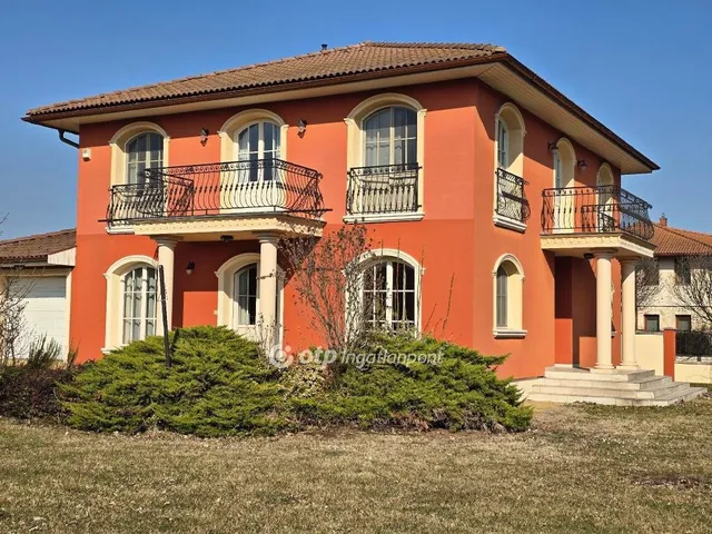 Eladó ház Győr, Révfalu 229 nm