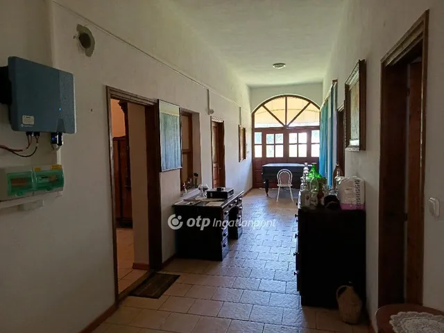 Eladó kereskedelmi és ipari ingatlan Győrasszonyfa 1378 nm