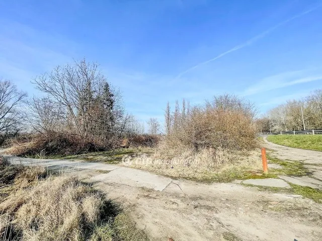 Eladó telek Győr 6100 nm