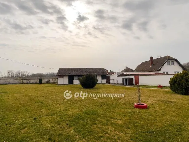 Eladó ház Halászi 240 nm