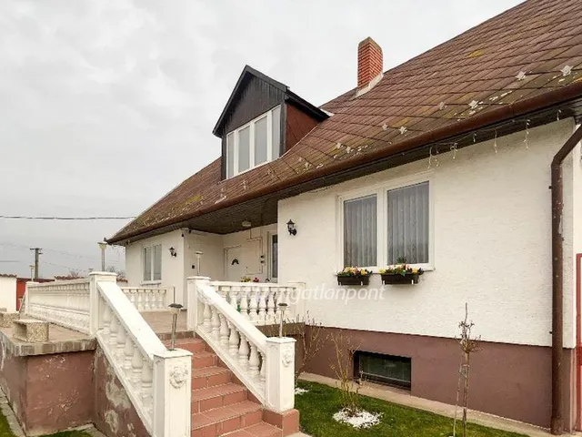 Eladó ház Halászi 240 nm