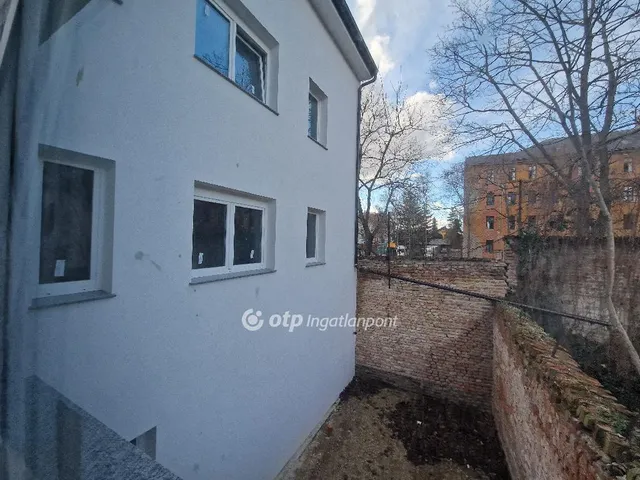 Eladó kereskedelmi és ipari ingatlan Sopron 433 nm