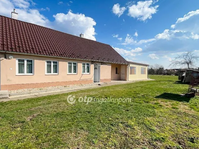 Eladó ház Bőny 63 nm