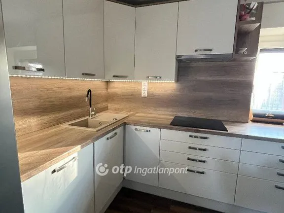 Eladó ház Pér 86 nm