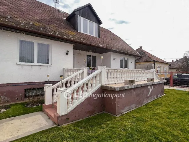 Eladó ház Halászi 240 nm