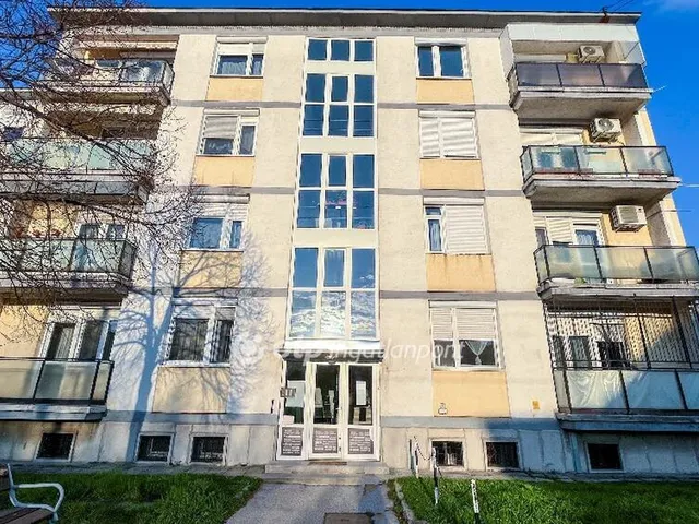 Eladó lakás Győr, Nádorváros 42 nm