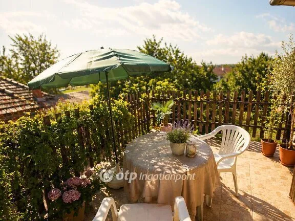 Eladó ház Győrladamér 210 nm