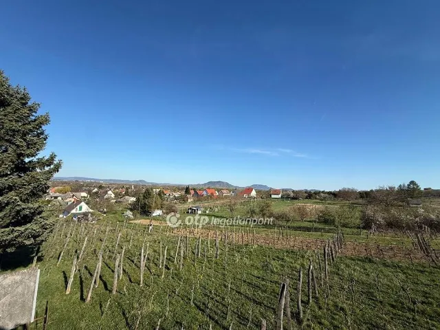 Eladó nyaraló Lesenceistvánd 70 nm