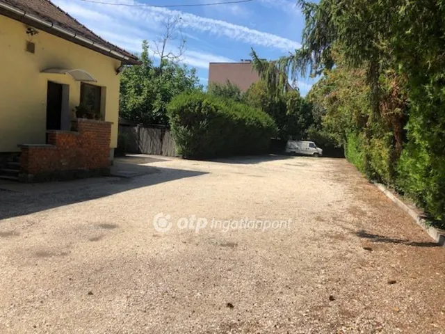 Eladó ház Győr, Nádorváros 385 nm