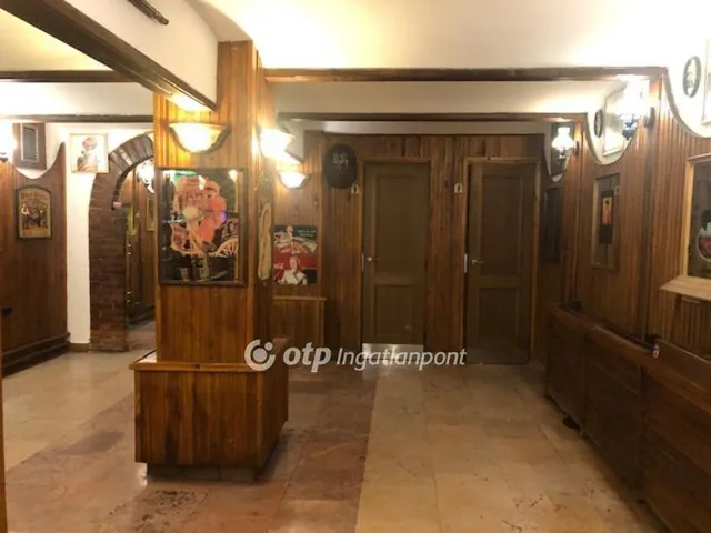 Eladó ház Győr, Nádorváros 385 nm