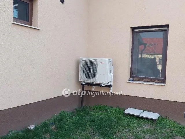 Eladó ház Pér 86 nm