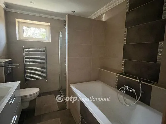 Eladó ház Pér 86 nm