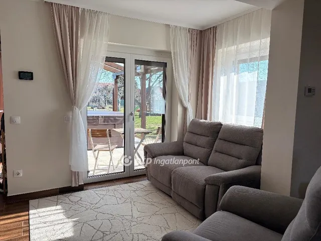 Eladó ház Pér 86 nm