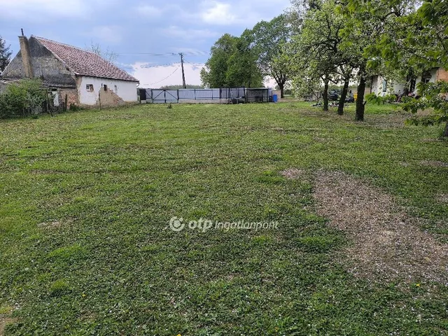 Eladó telek Kisfalud 1054 nm