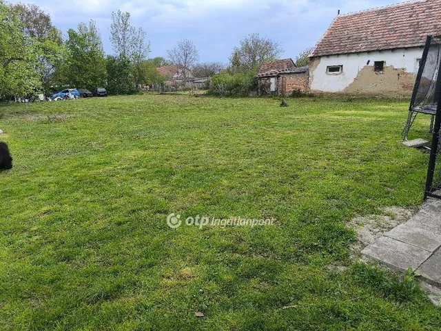 Eladó telek Kisfalud 1054 nm