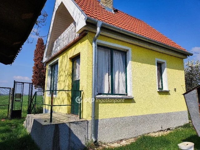 Eladó nyaraló Győr 34 nm