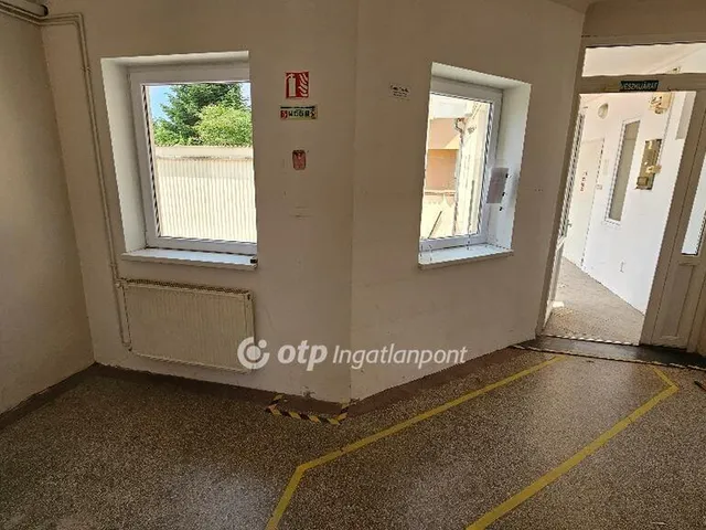 Eladó kereskedelmi és ipari ingatlan Győr, Szabadhegy 189 nm