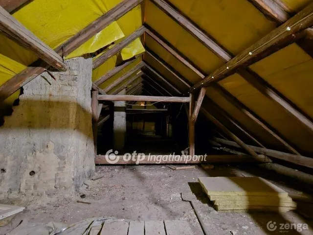 Eladó kereskedelmi és ipari ingatlan Győr, Szabadhegy 189 nm