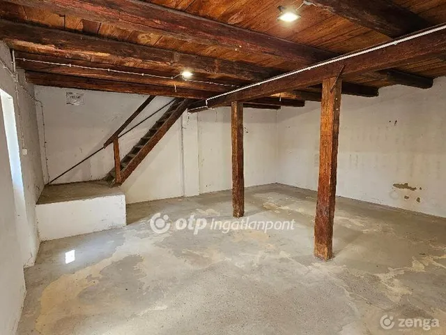 Eladó kereskedelmi és ipari ingatlan Győr, Szabadhegy 189 nm