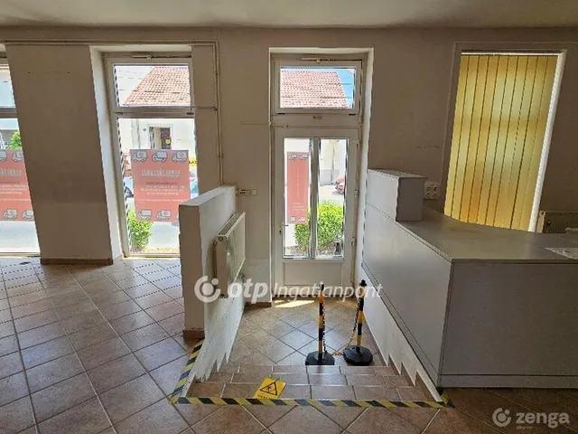 Eladó kereskedelmi és ipari ingatlan Győr, Szabadhegy 189 nm