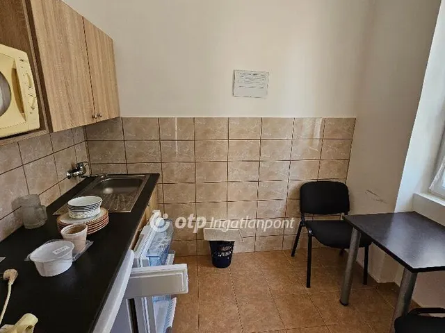 Eladó kereskedelmi és ipari ingatlan Győr, Szabadhegy 189 nm
