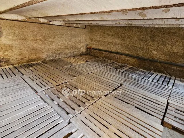 Eladó kereskedelmi és ipari ingatlan Győr, Szabadhegy 189 nm