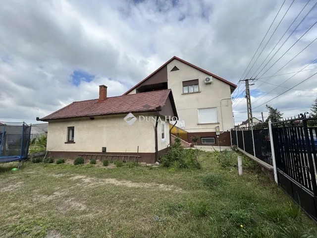 Eladó ház Újhartyán 273 nm