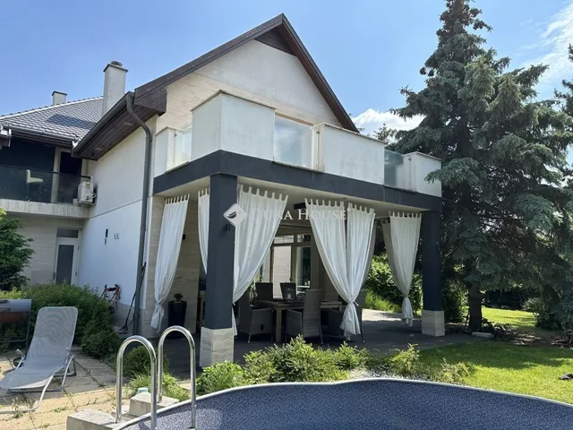 Eladó ház Budapest XVI. kerület 290 nm