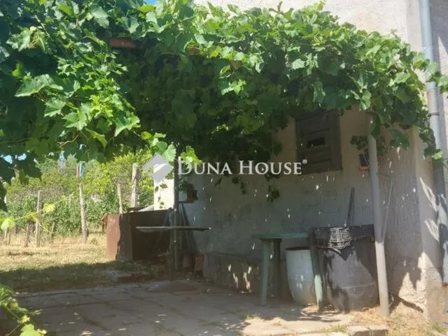 Eladó mezőgazdasági ingatlan Etyek 222 nm