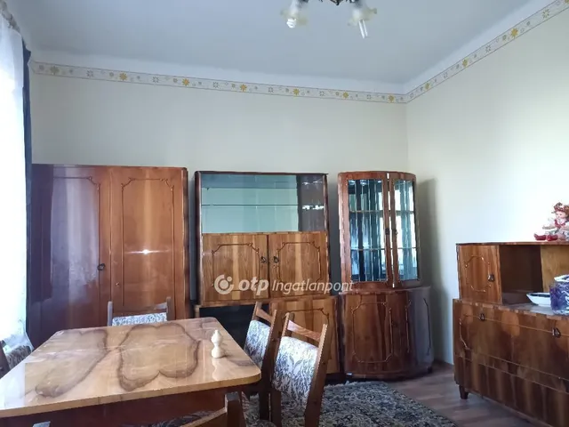 Eladó ház Isaszeg 232 nm