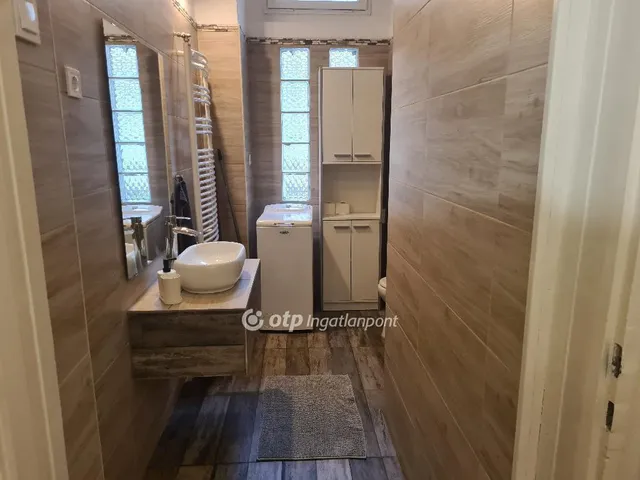 Eladó lakás Budapest V. kerület 72 nm