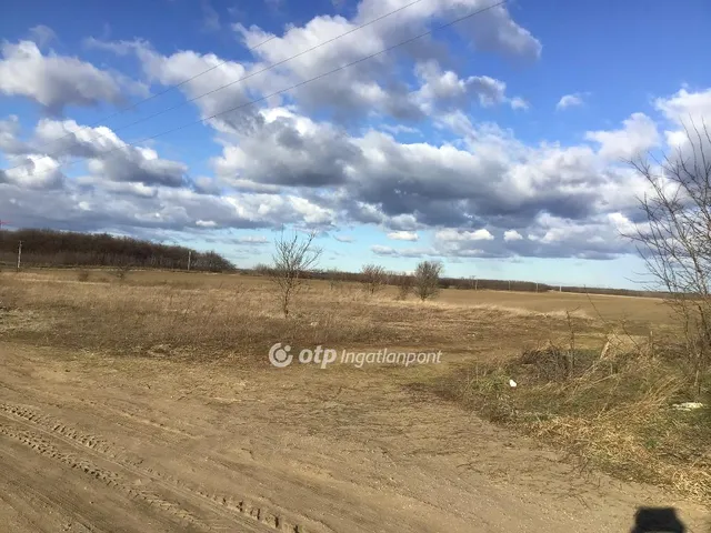 Eladó telek Dabas 25415 nm