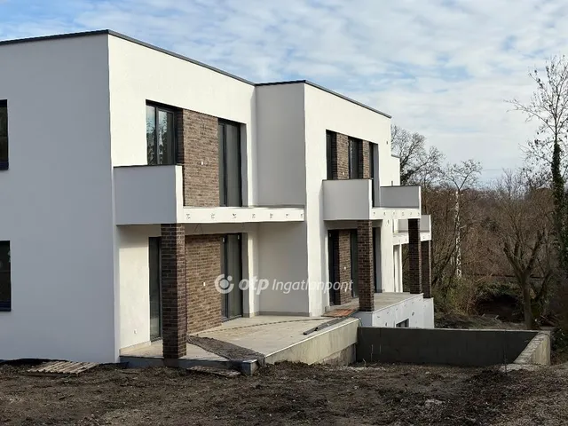 Eladó lakás Balatonakarattya 81 nm